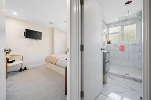 3 chambres, fer et planche à repasser, Wi-Fi, literie fournie