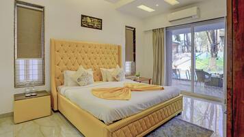 Villa, Courtyard View