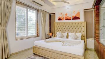 Villa, Courtyard View