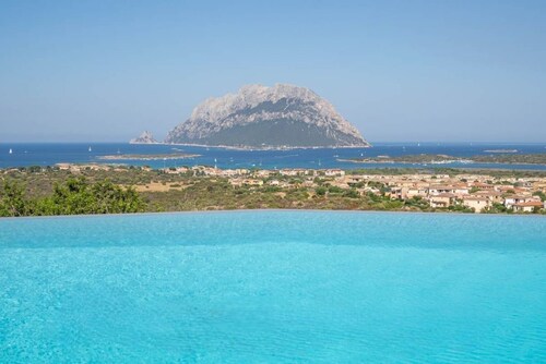 Elite Collection Molara Infinity Pool & View