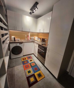 Microwave, oven, stovetop, dishwasher - Luxury Apartment Very Close to the C.C. Yumbo with 2 King Size Beds 200x200cm (Maspalomas)