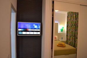 2 bedrooms, in-room safe, iron/ironing board, free WiFi - Luxury Apartment Very Close to the C.C. Yumbo with 2 King Size Beds 200x200cm (Maspalomas)