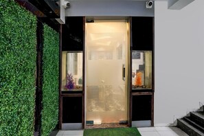 House | Reception - Collection O Adajan (Surat)