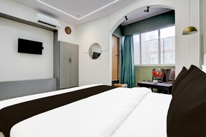 Room - Collection O Adajan (Surat)