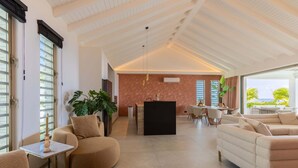 Ảnh chưa phân loại, 4 trong số 31 ảnh, nút