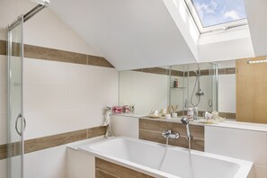 Douche, serviettes fournies