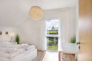 5 bedrooms, WiFi, bed sheets