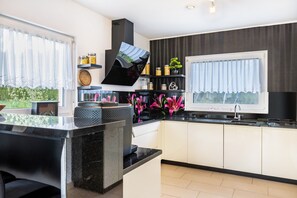 Fridge, microwave, oven, stovetop
