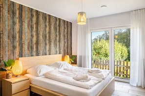 5 bedrooms, WiFi, bed sheets