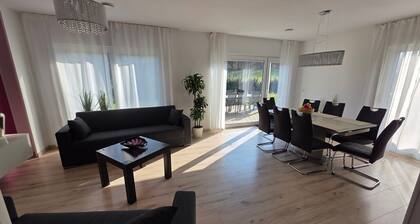 Villa "Sunshine" with Mountain Views and Wi-Fi