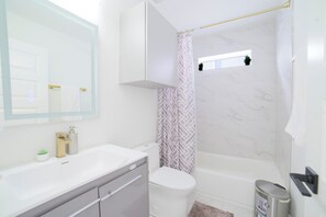 House | Bathroom - House of Tranquility (Dallas)