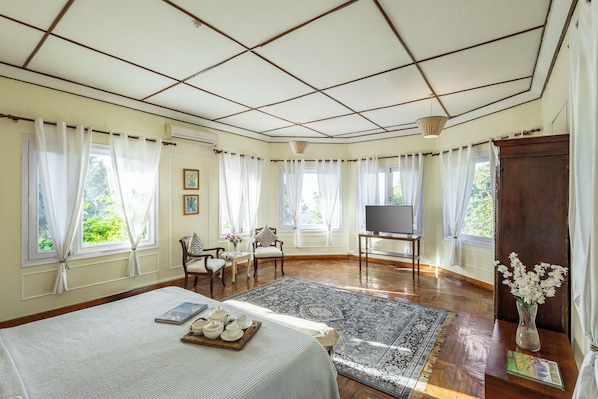 Luxury Villa, Garden View