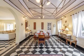 ลักซ์ชัวรี่วิลล่า, วิวสวน | ร้านอาหาร