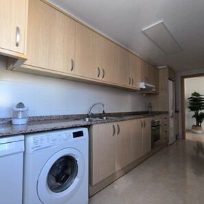 Fridge, microwave, oven, dishwasher - Apartamento Ponent Inmomart (Peñiscola)