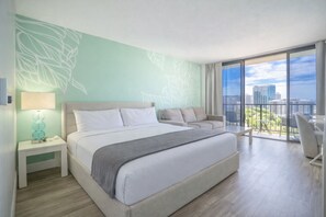 Iron/ironing board, WiFi, bed sheets - 1 Free Parking!! Spacious Studio High Floor in Palms at Waikiki. (Honolulu)