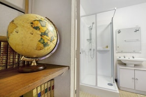 Douche, séchoir à cheveux