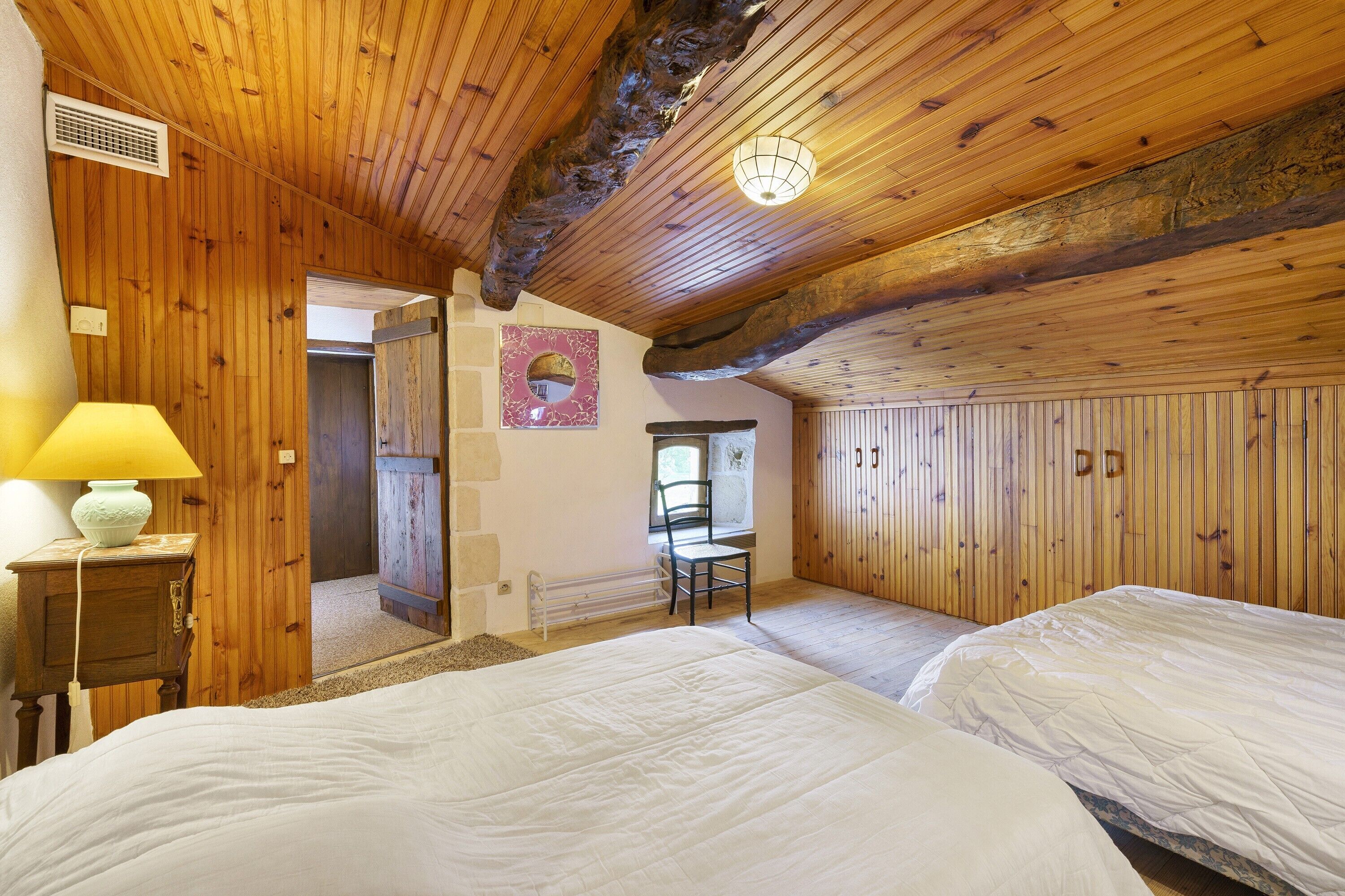 2 bedrooms, iron/ironing board, bed sheets