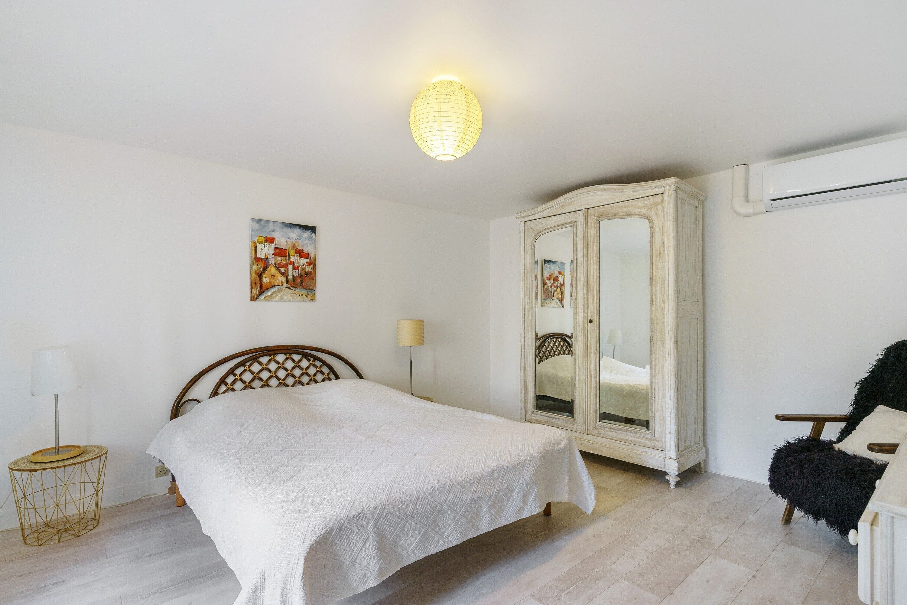 2 chambres, fer et planche à repasser, draps fournis