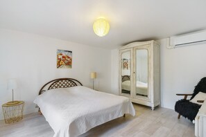 2 chambres, fer et planche Ă repasser, literie fournie