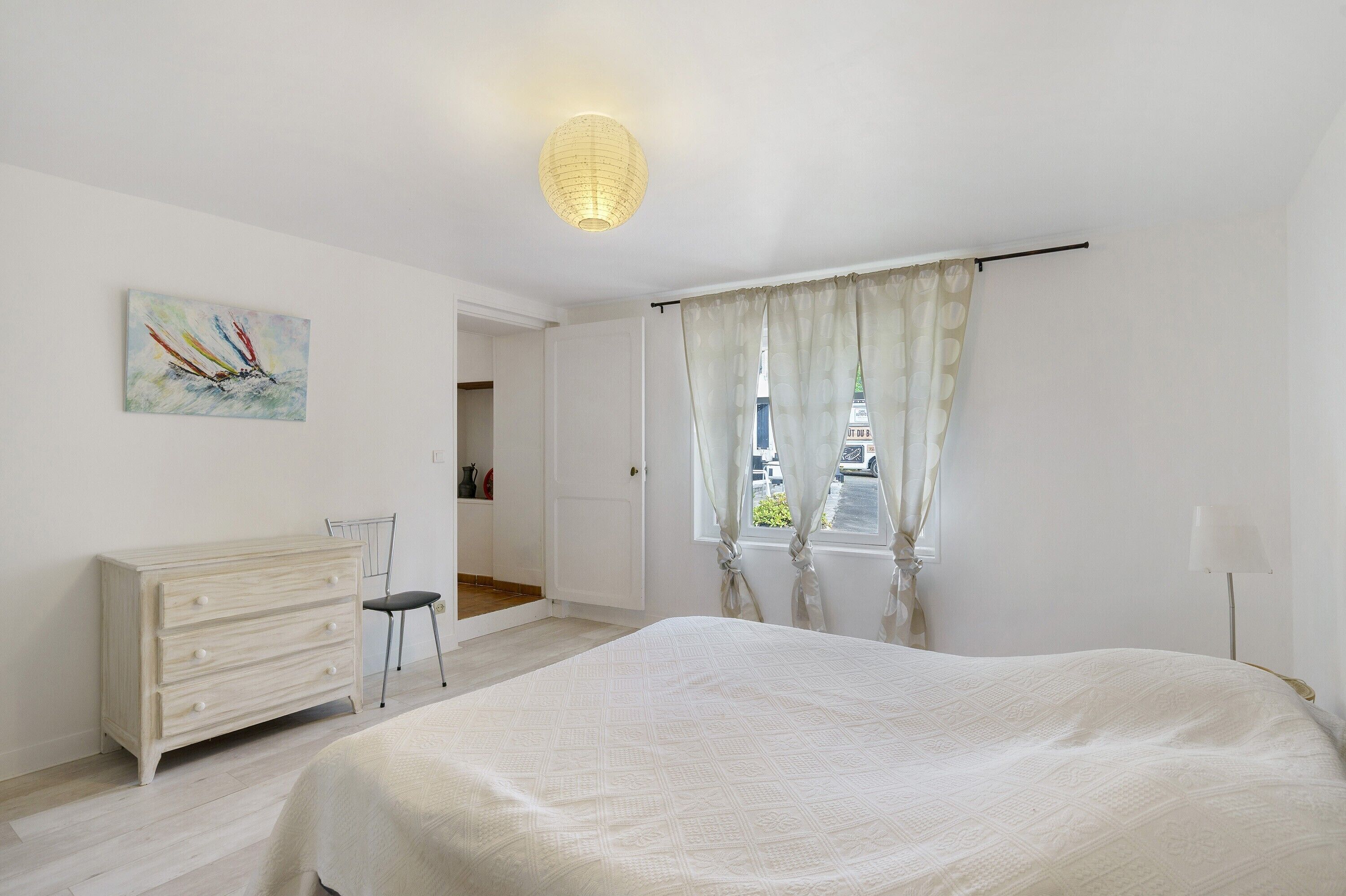 2 bedrooms, iron/ironing board, bed sheets
