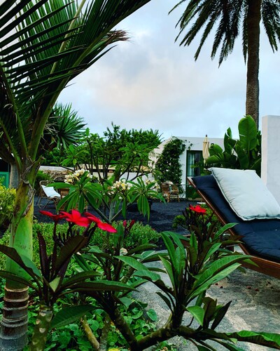 Rooms with private bath and garden in the town of Haria, northern Lanzarote.