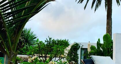 Rooms with private bath and garden in the town of Haria, northern Lanzarote.