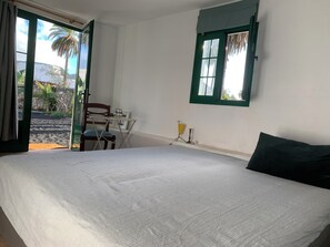 2 Schlafzimmer, Schreibtisch, Bügeleisen/Bügelbrett, kostenloses WLAN