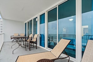 Outdoor dining - New owner, newly renovated - Beachfront condo - 2br + Bnkrm 8th floor great view (Gulf Shores)