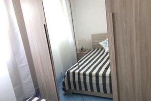 1 bedroom, iron/ironing board, travel cot, free WiFi - Villa Azzurra - vacation home (Marina di Pescoluse)