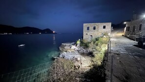 A stone building with a clear view of the sea and a distant mountain. - Villa Lagkadaki the sea view (HFQF+F7 Kotronas, Greece)
