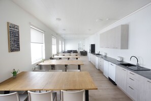 Private kitchen - Eiðar Hostel and Apartments (Eiðar)