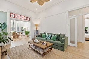 TV - Elegant Victorian Oasis in Exclusive Glebe Estate (Glebe)