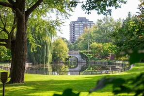 Property grounds - Elegant Victorian Oasis in Exclusive Glebe Estate (Glebe)