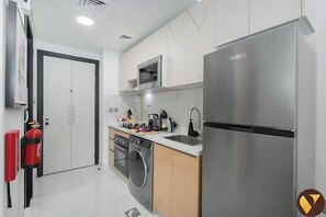 Luxury Studio, Balcony, City View | Private kitchen - Skyz Danube close Dubai Miracle Garden (Dubai)