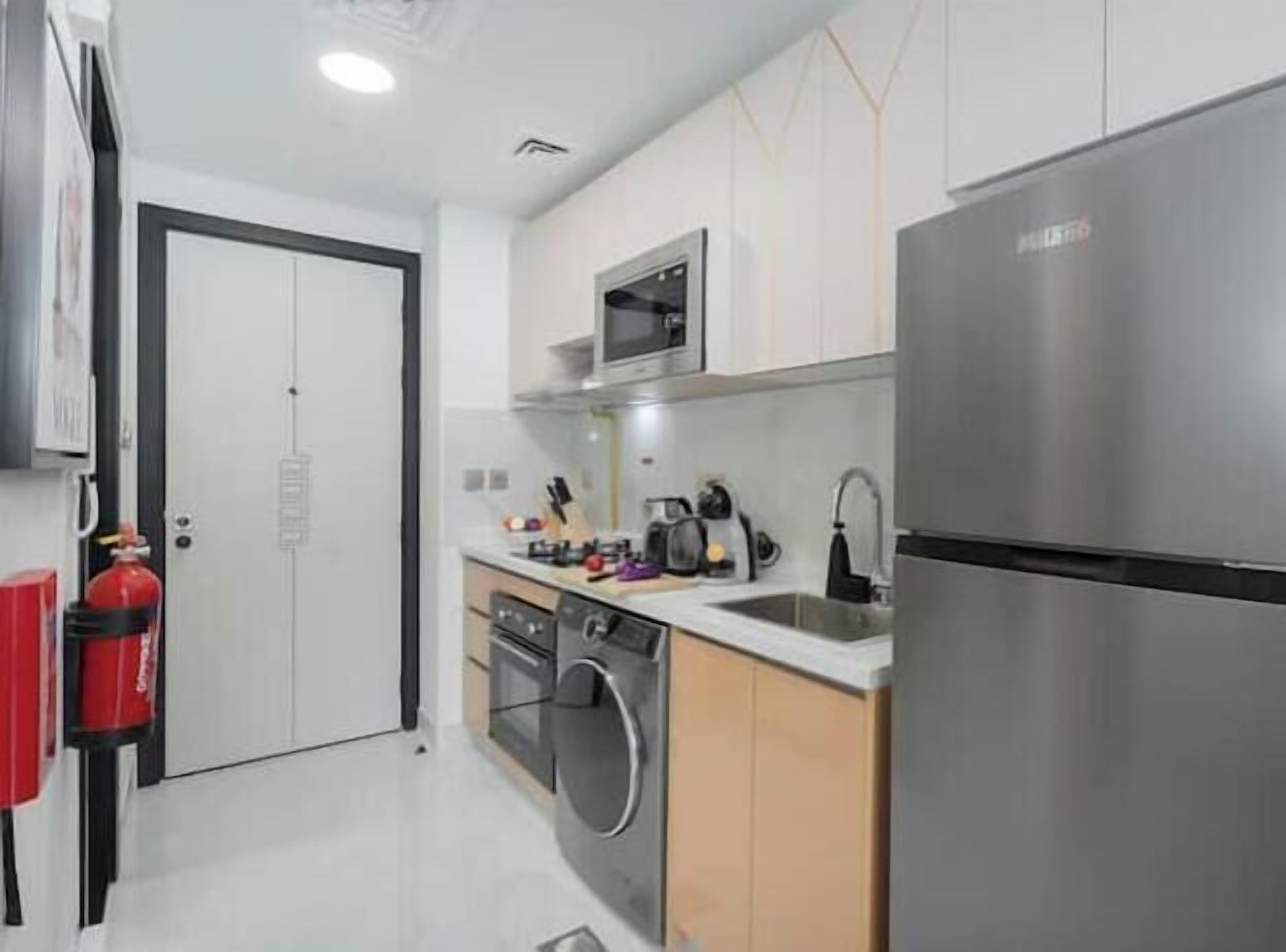 Luxury Studio, Balcony, City View | Private kitchen | Full-size fridge, microwave, oven, stovetop