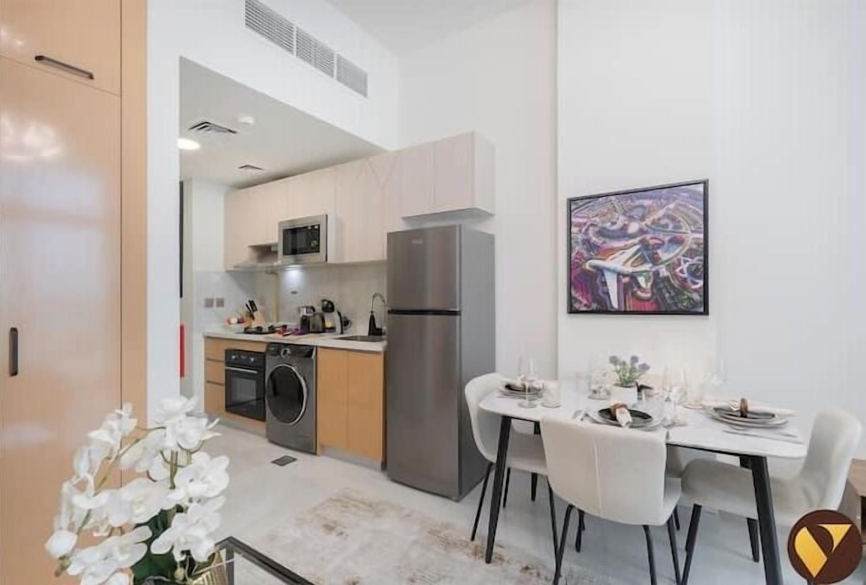 Luxury Studio, Balcony, City View | In-room dining