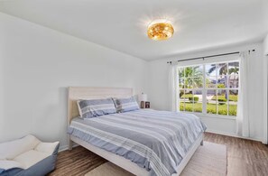 Unclassified image, 5 of 19, button - Luxury Pool Home Near Tarpon Point (Cape Coral)