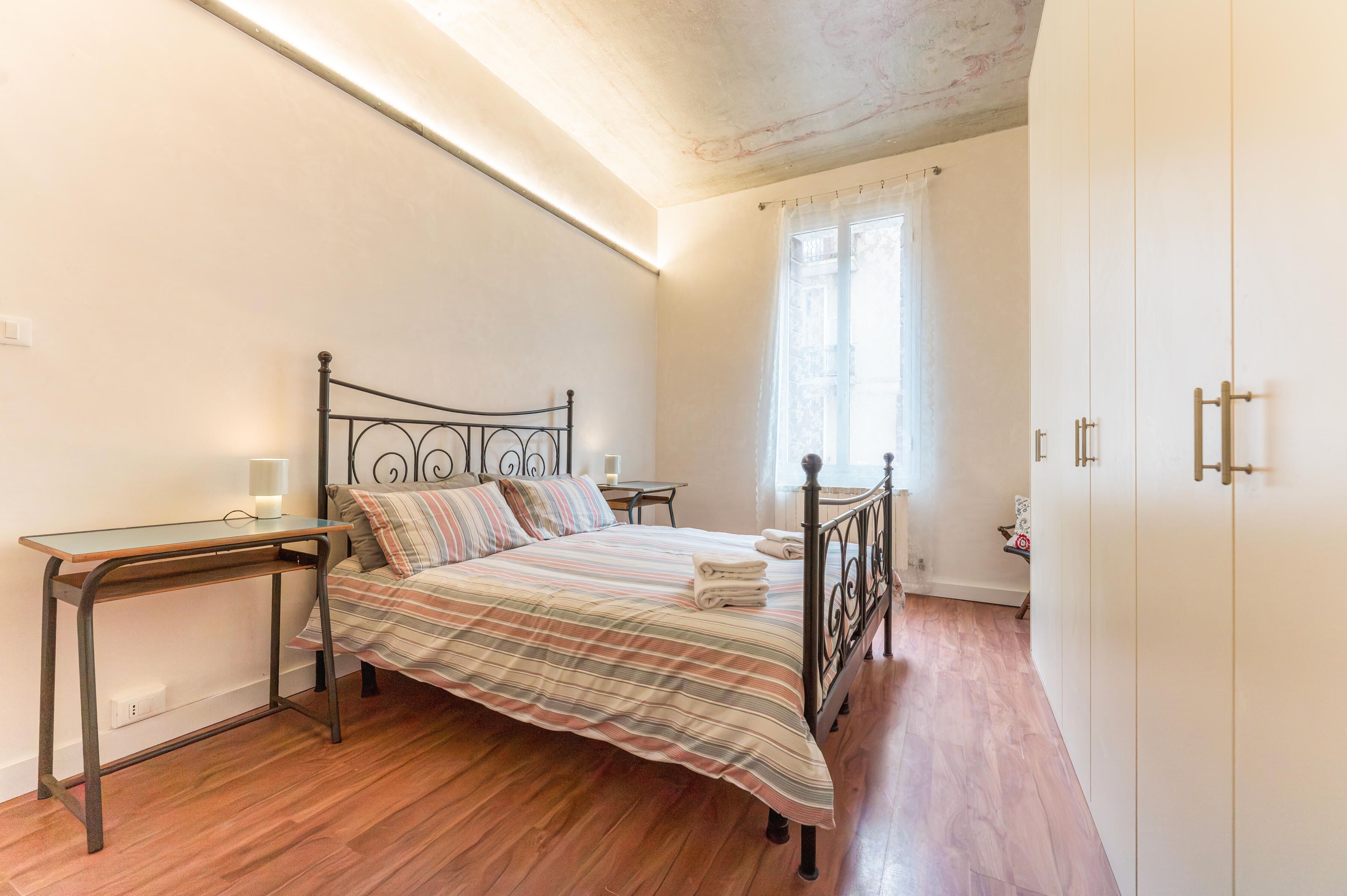 Apartment, Balkon, Blick auf den Innenhof