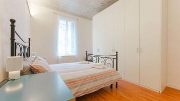 Apartemen, balkon, pemandangan halaman