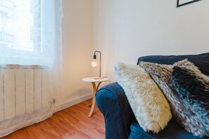 Apartemen, balkon, pemandangan halaman | Interior