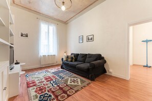 Leilighet, balkong, bakgårdsutsikt | Oppholdsområde