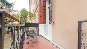 Apartment, Balcony, Courtyard View | Terrace/patio