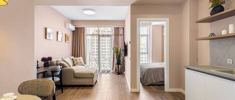 Appartement, vue ville | Bureau, espace de travail pour ordinateur portable, rideaux occultants