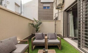 Terrace/patio - Spacious Family Home with Private Terrace – 10 Min Walk to Retiro Park (Madrid)
