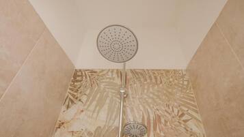 Superior Apartment, Balcony, Courtyard View | Bathroom