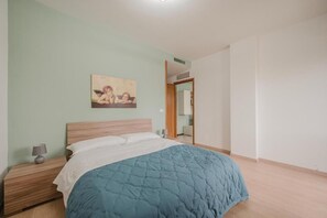 Departamento superior, balcón, vista al patio