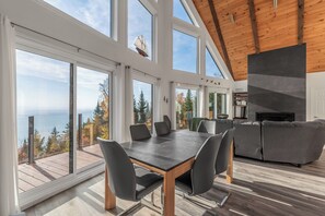 Dining - ALPAGE-SUR-SAINT-LAURENT (Petite-Rivière-Saint-François)