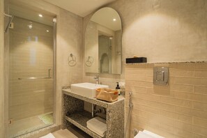 Villa | Bathroom | Shower, free toiletries, towels, soap - ELIVAAS Solace Teal 5 BHK Villa  (Candolim)