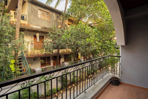 ELIVAAS Solace Teal 5 BHK Villa 
