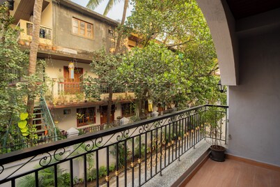 ELIVAAS Solace Teal 5 BHK Villa 